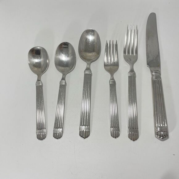 Lot of 6 Wallace Chardonnay 18/8 Stainless Flatware Classic Ribbed Fork Spoon - Picture 1 of 5
